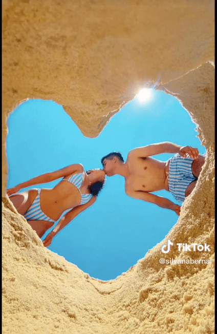 #vacaciones hashtag TikTok travel heart sand rio de janeiro beach brazil couple kiss blue sky sun