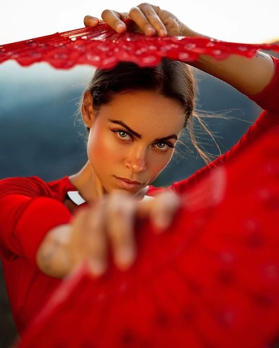 face to face angle creative photography dancer flamenco abanicos