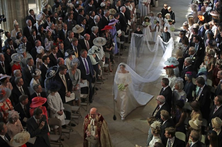 meghan markle dress entering church royal wedding may 2018